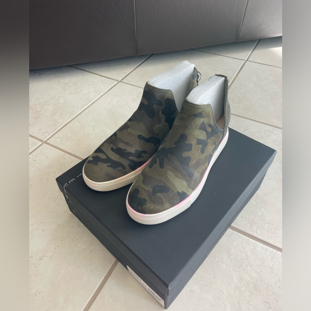 Steve Madden Canares Cut-Out Booties